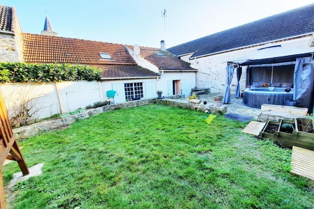 Villa Confortable Avec Jacuzzi A Chevannes Chevannes  Exterior foto