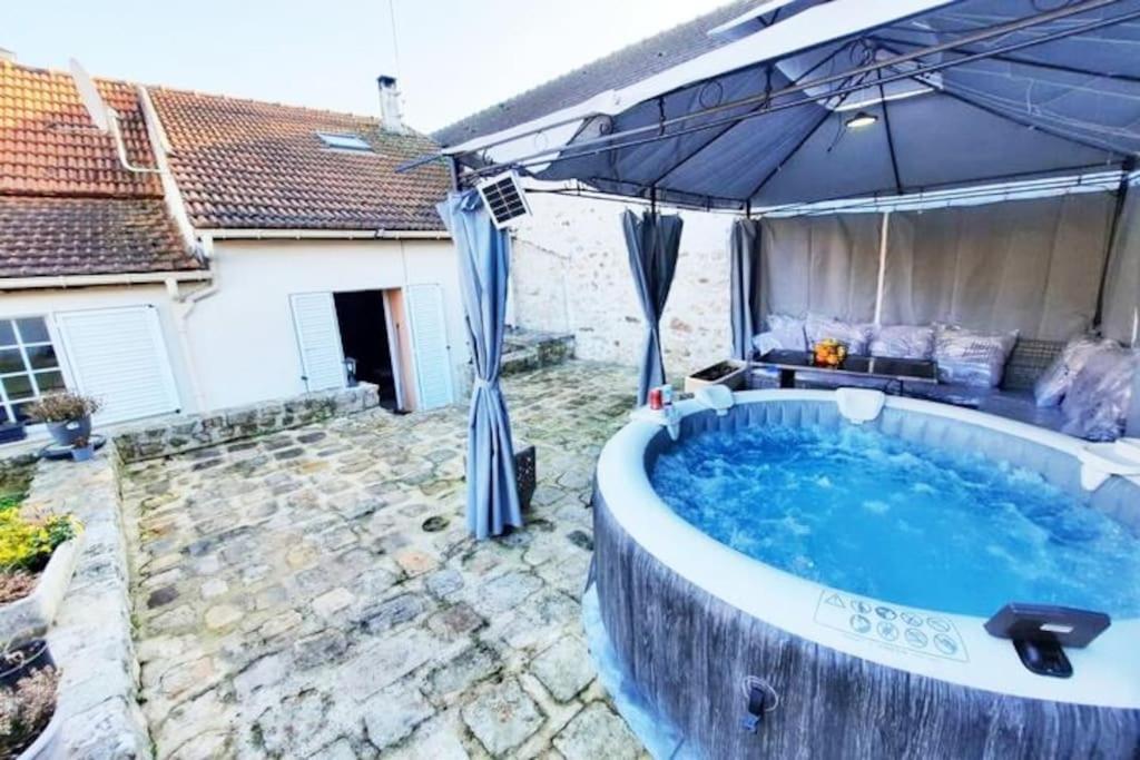 Villa Confortable Avec Jacuzzi A Chevannes Chevannes  Exterior foto